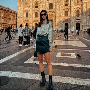 Zara Revolve ASOS Women’s Satin Dark Green High Waist Mini Skirt Medium M